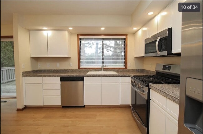 Building Photo - 15714 NE Rose Pky