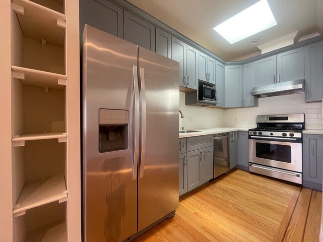 Building Photo - 524 Girard St