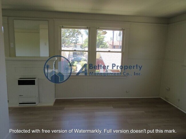 Building Photo - Classic upper REAR gated unit with NEWER P...