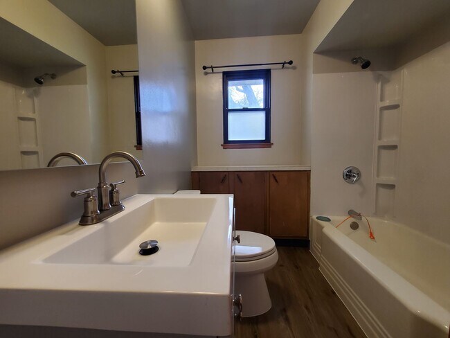 Foto del edificio - 3 Bed 1 Bath Home