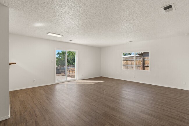 Foto del edificio - 1730 Arlene Rd SE