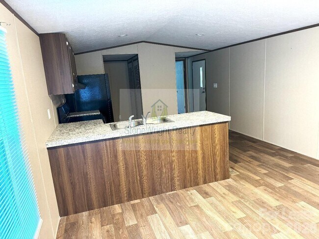 Foto del edificio - 2034 Shelby Rd