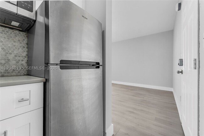 Foto del edificio - 6647 SW 59th St