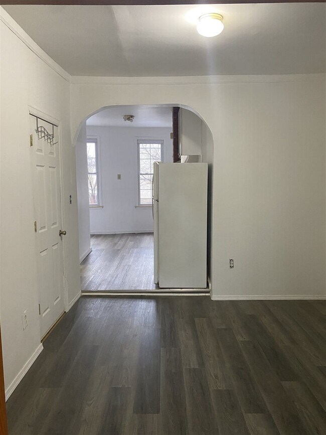 Building Photo - 323 Sip Ave