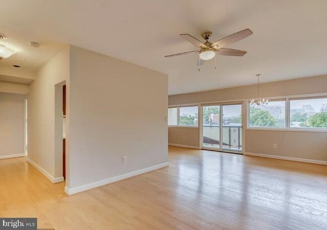 Building Photo - 4720 Chevy Chase Dr