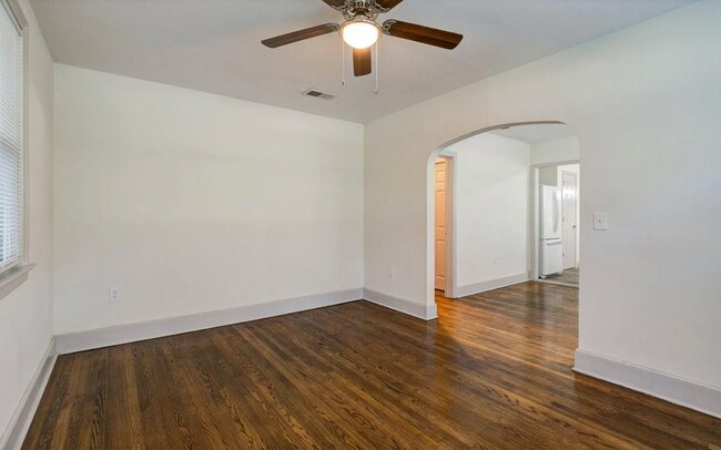 Foto del edificio - Beautifully renovated ranch bungalow locat...