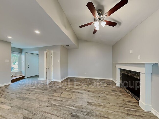 Building Photo - 10327 Bell Gardens Dr