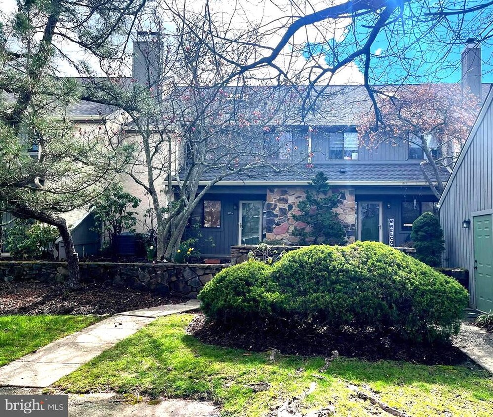 Primary Photo - 204 Clover Hill Ct