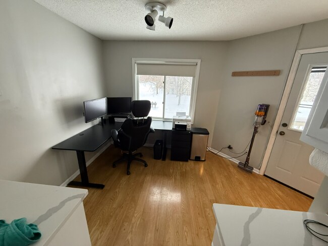 Foto del edificio - 4125 Goldenrod Ln N