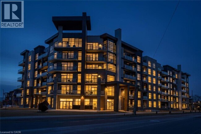 Photo du bâtiment - 600 N Service Rd