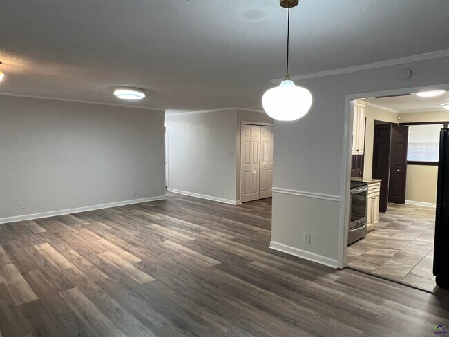 Foto del edificio - 1149 Runnymede Ln