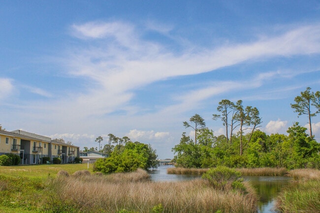 Building Photo - Turtle Lake