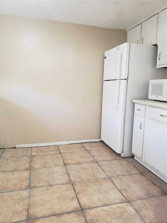 Building Photo - 15919 Golf Club Dr