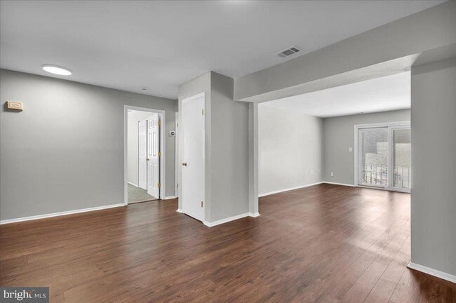 Building Photo - 915 Silver Ct