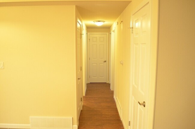 Building Photo - Updated 2-Story home with Day light basement. Big lot w/ RV & Boat parking
