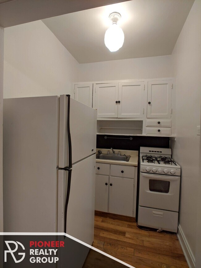Foto del edificio - 4853 N Damen Ave