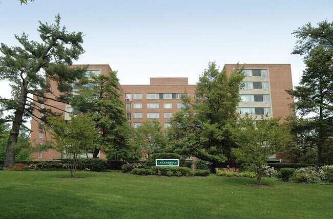 Foto del edificio - 4301 Massachusetts Ave NW