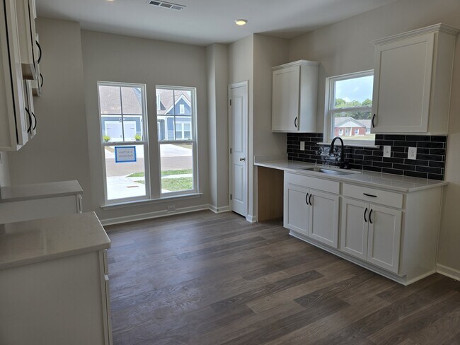 Building Photo - 5142 Pace Pk Cir