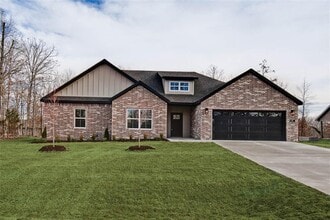 Building Photo - 25 Fields Ln