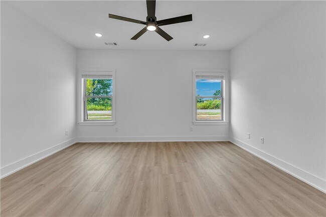 Foto del edificio - 7001 SW Basswood Ave