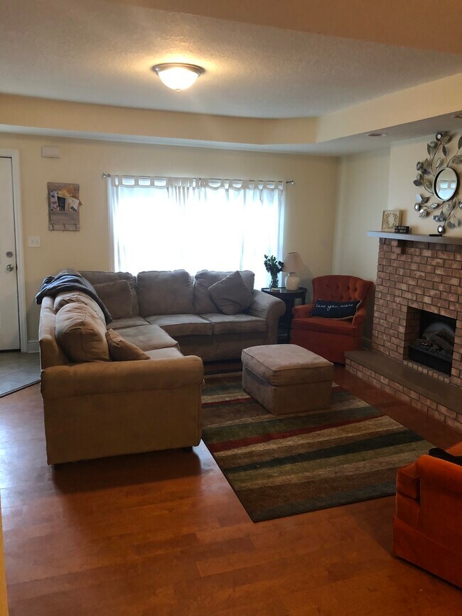Living Room - 1709 Mary St