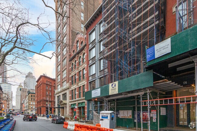 Building Photo - 170 Duane St