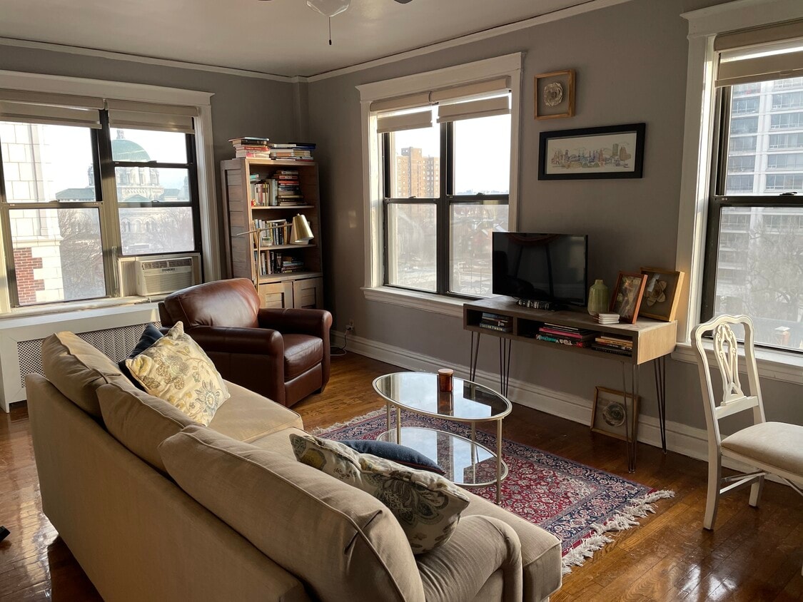 Living room - 4515 Maryland Ave