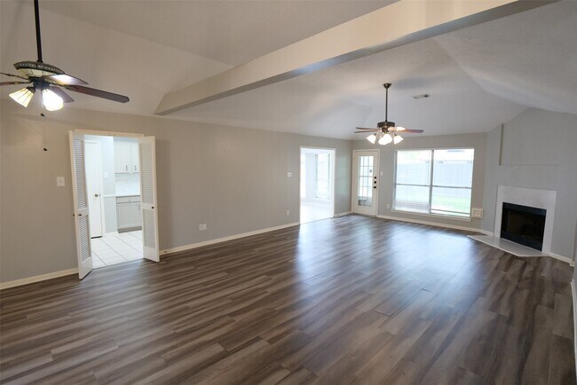 Foto del edificio - 17427 Hamilwood Dr