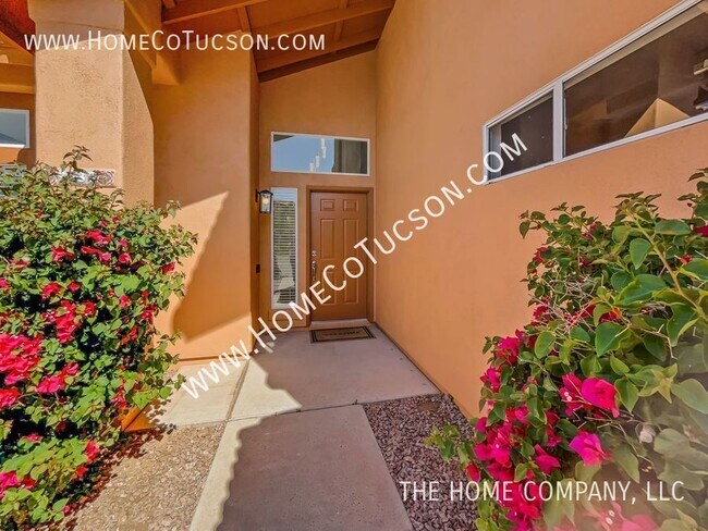 Foto del edificio - 9937 N Woodstone Trail: Four Bedroom home ...