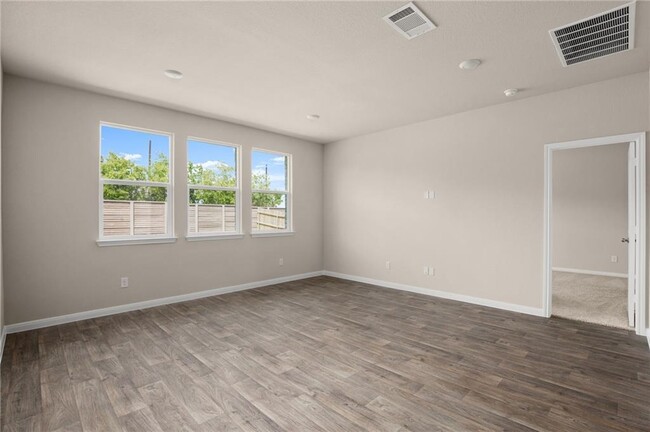 Building Photo - 150 Jayden Dr