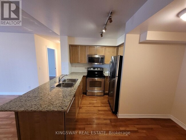 Building Photo - 761 Bay St.