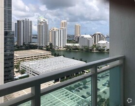 Building Photo - 950 Brickell Bay Dr