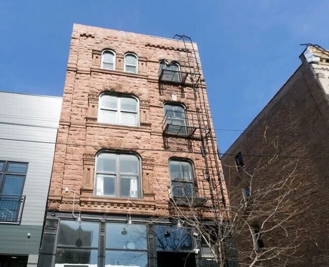 Building Photo - 1140 W 18th St