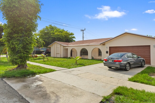 Foto del edificio - 4851 NW 17th St