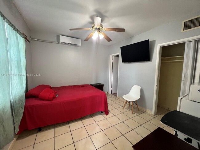 Foto del edificio - 275 W 16th St