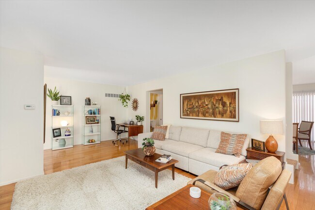 Foto del edificio - 381 Neff Rd