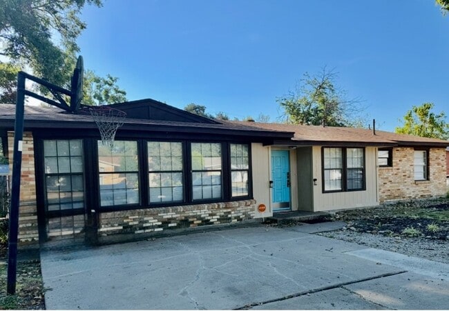 Photo - 13638 Pyramid Dr House