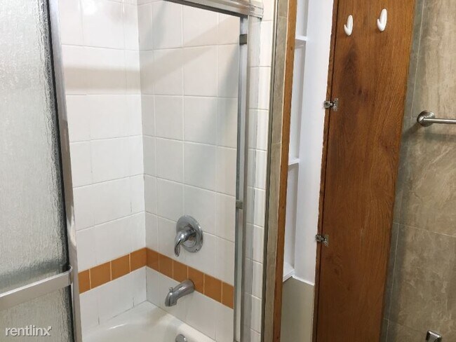 Building Photo - 1 br, 1 bath House - 24 Byron CT