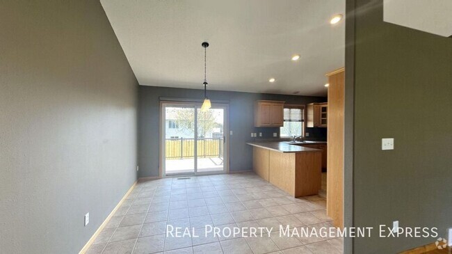 Building Photo - 4 Bedroom 2 Bathroom Home for Rent