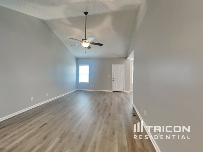 Foto del edificio - 232 Grassmire Dr