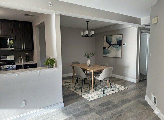 Foto del edificio - 323 Stratford Pl