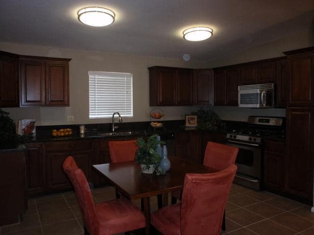 Building Photo - 420 E Garfield St