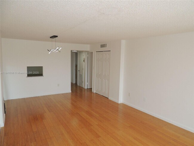 Building Photo - 13155 Ixora Ct