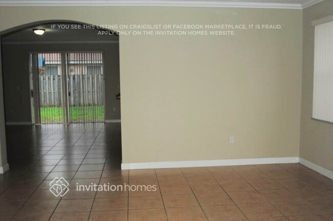 Foto del edificio - 8013 NW 198th St