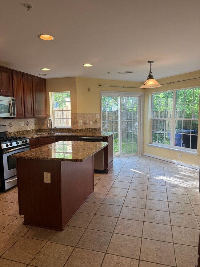 Building Photo - Updated Townhouse in Ballenger Creek