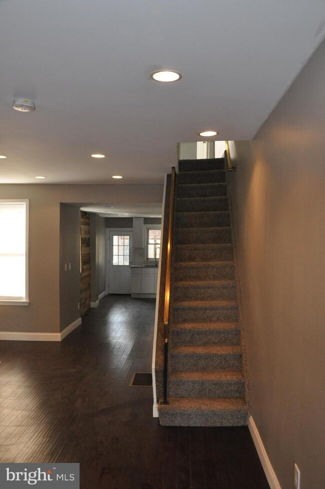Building Photo - 3063 Chatham St