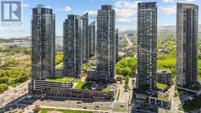 Photo du bâtiment - 2220 Lake Shore Blvd W