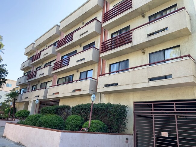 Building Photo - 121 S Swall Dr