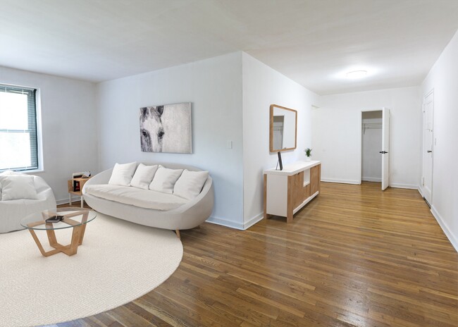 Living Area-Renovated - Hoyt Bedford Apartments