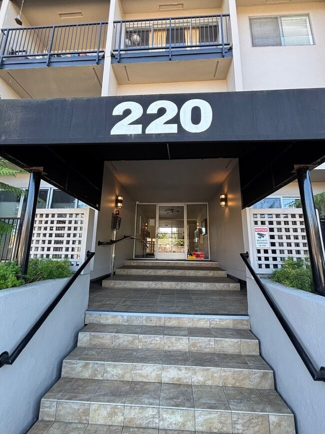 Building Photo - Ocean Front Condo with Seabright Charm